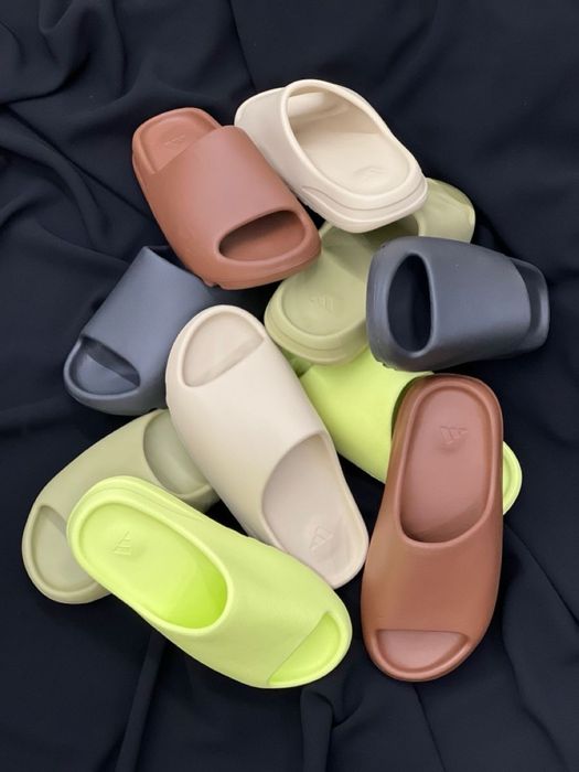 шлепки Adidas Yeezy Slides