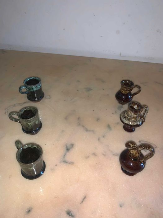 Set de sase paharute tuica din lut cu suport