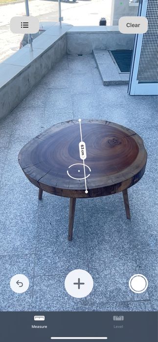 Масивна дървена маса