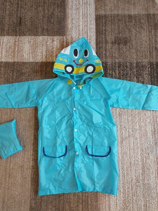 Плащ, дождевик детский. Размер 4-8 лет. Новый.