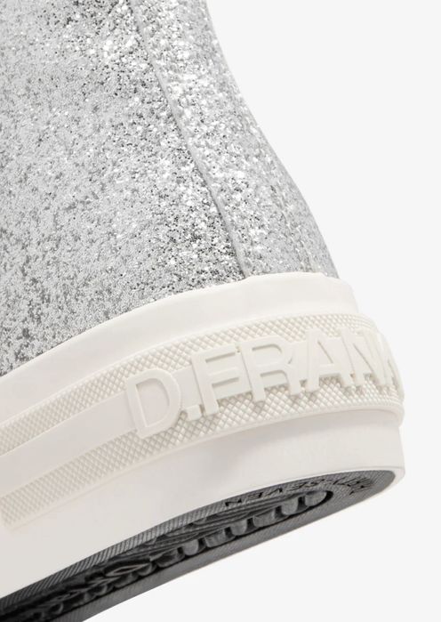 Сребристи кецове