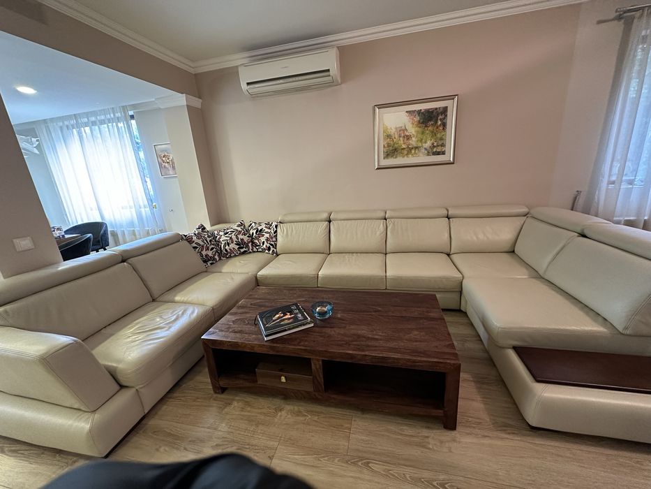 Продавам кожено канапе в цвят екрю