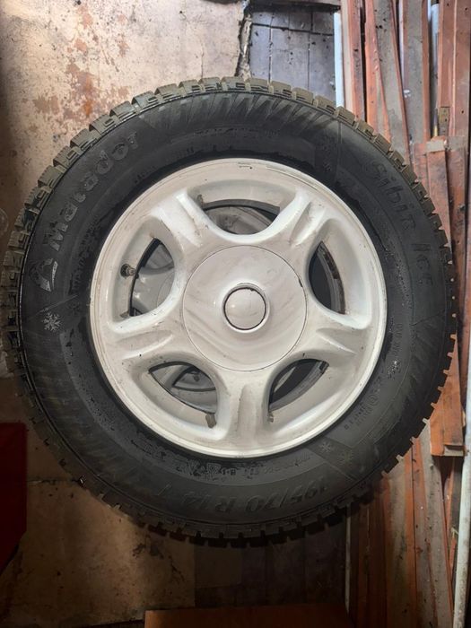 Продам резину с дисками Matador