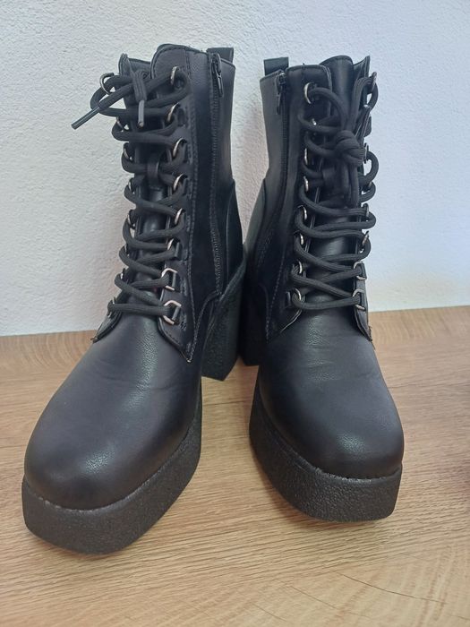 Дамски боти на висок ток