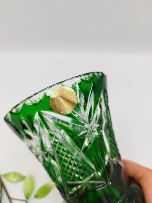 Изумрудено зелена кристална шлифована ваза Nachtmann