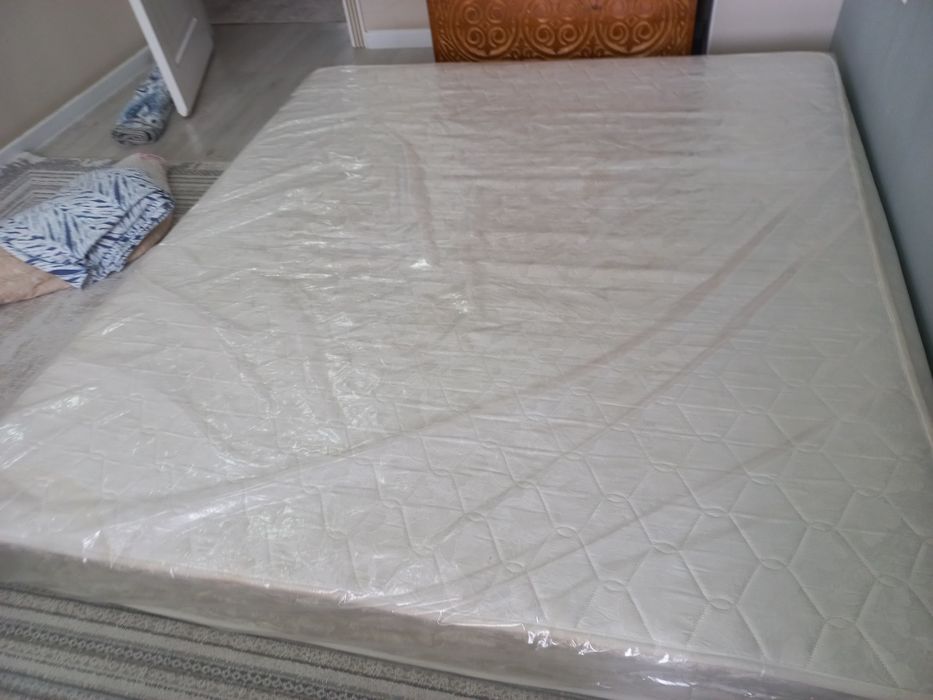 Матрас для спальный  кровати