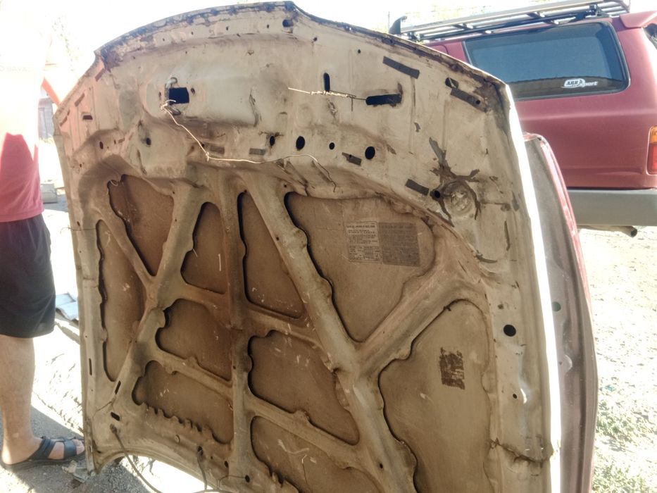 Мазда Кронос капот