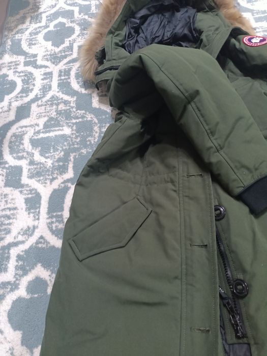 Продам куртку CANADA GOOSE оригинал размер S 42-44