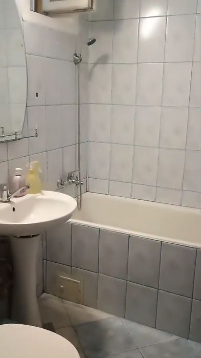 Închiriez apartament