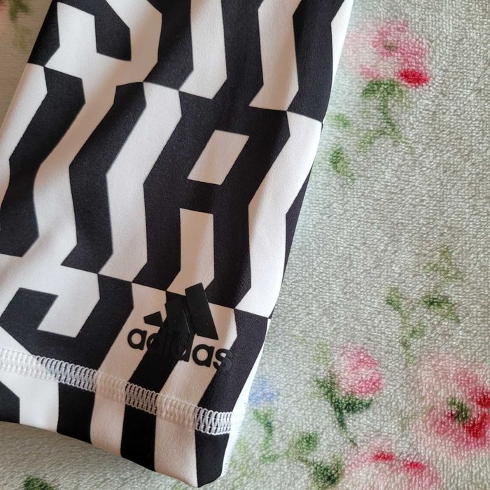 Adidas монограмен клин нов с етикети