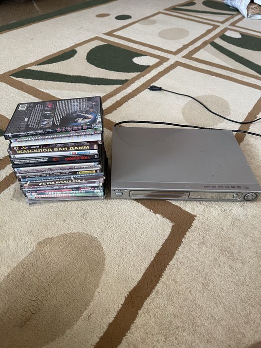 Dvd плеер и диски в подарок