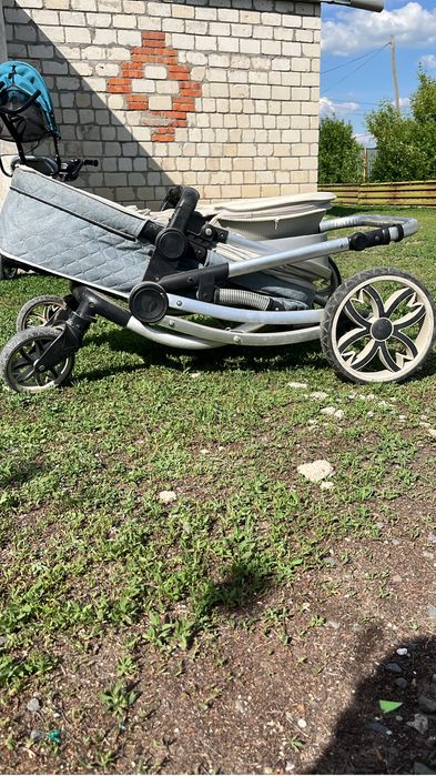 Коляска зима-лето в хорошем состояние есть торг  недорого