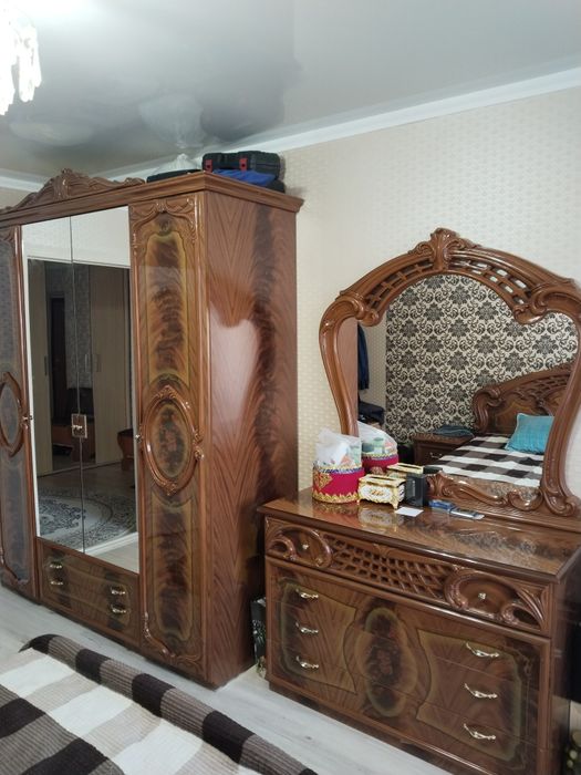 Продам спальный гарнитур 200000