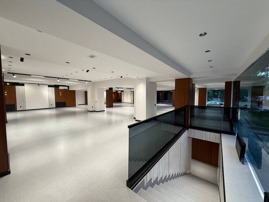 ПРОДАЁТСЯ 910м2 нежилое помещение в центре.