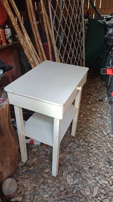 Vi d mobilier și noptiera