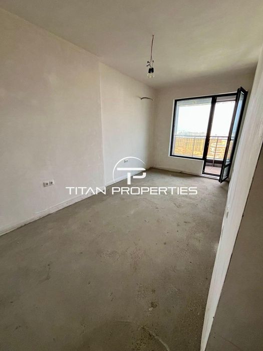 Тристаен апартамент в жк. Христо Смирненски