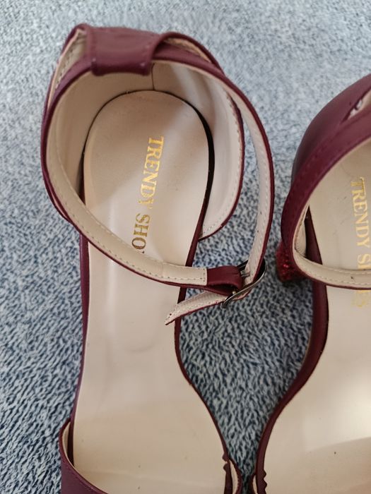 Sandale noi elegante burgundy cu sclipici mărimea 39 Trendy Shoes