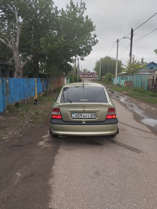 Срочно продам Опель Вектра Б