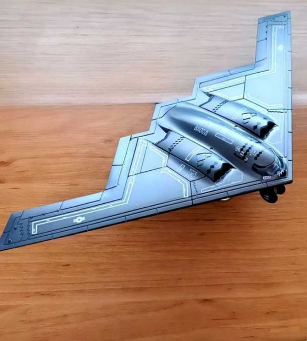Macheta Avion B2 Spirit Bomber USA 1:200 27 cm