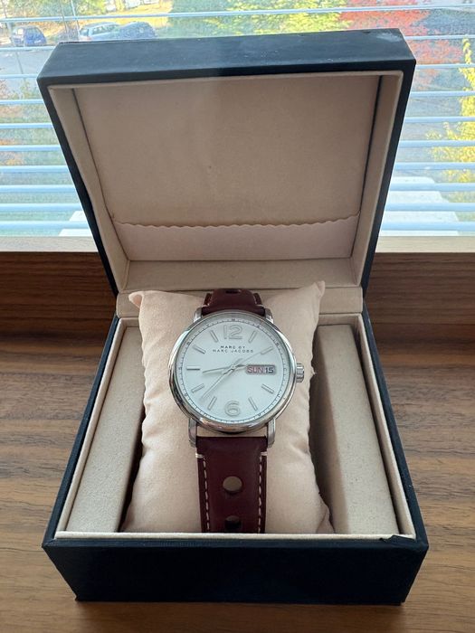 Часовник Marc by Marc Jacobs