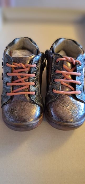 Бебешки обувки за момиче