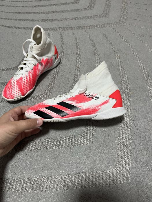 Ghete fotbal adidas limited edition 33
