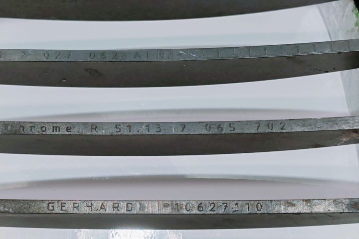 Grila radiator  dreapta 51137065702 BMW Seria 5 E60/E61