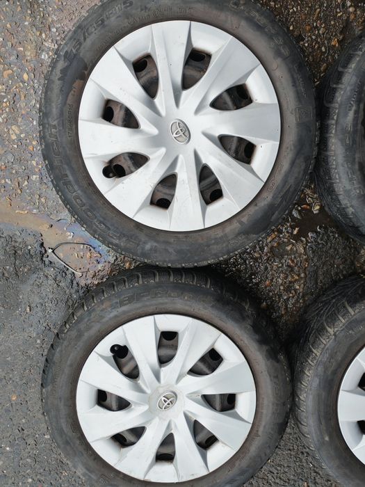 Vând 4 jante tabla cu 4 anvelope iarna pentru Toyota 175.65.15
