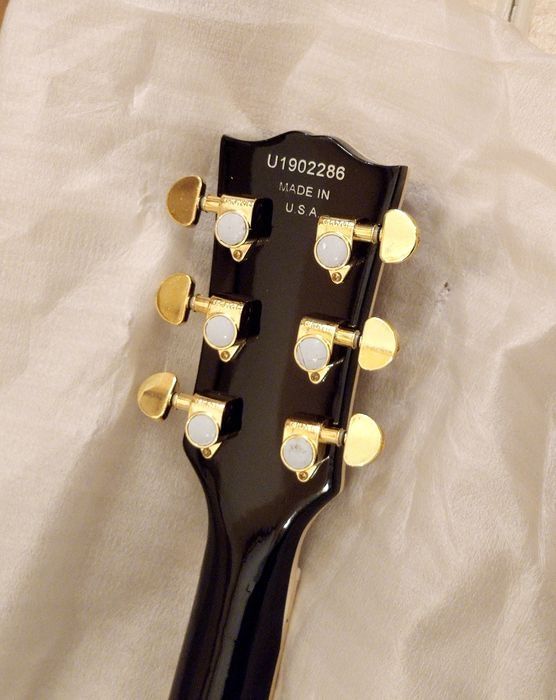 Электро гитара Gibson. HH