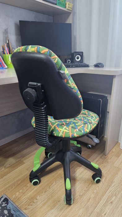 Продам письменный школьный стул