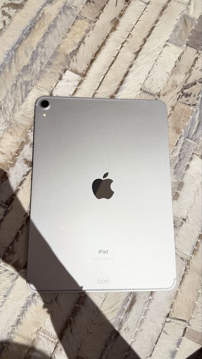 Apple iPad Pro + Magic Keyboard 11”