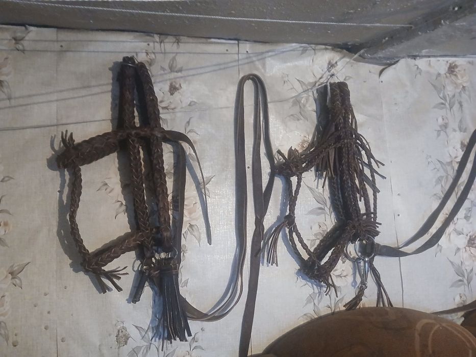 Уздечки новые ..