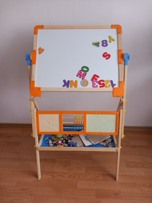 Vând tabla magnetica cu 2 fețe și numărătoare