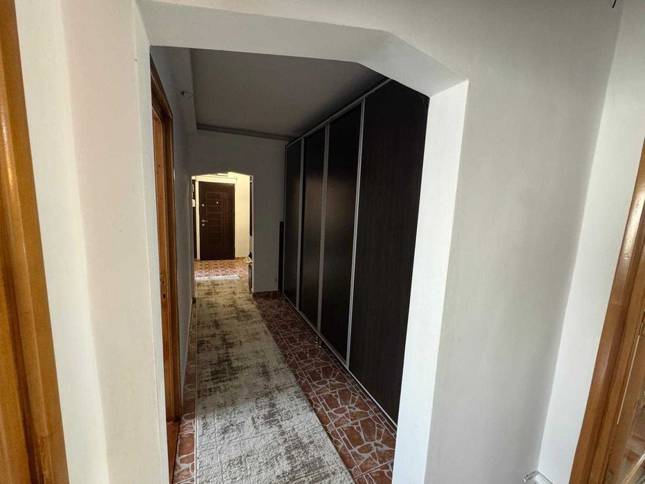 Apartament 3 camere, Alexandru cel Bun, etaj intermediar, vedere bulevard, mobilat și utilat – eliberare imediată