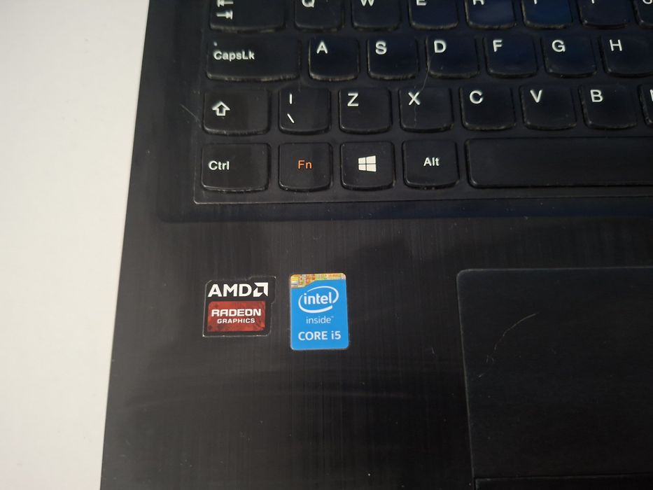Laptop Lenovo 15 inch ecran  G50  intel i5. 4gb ram.  Hdd 1 terra  video Amd 4 gb