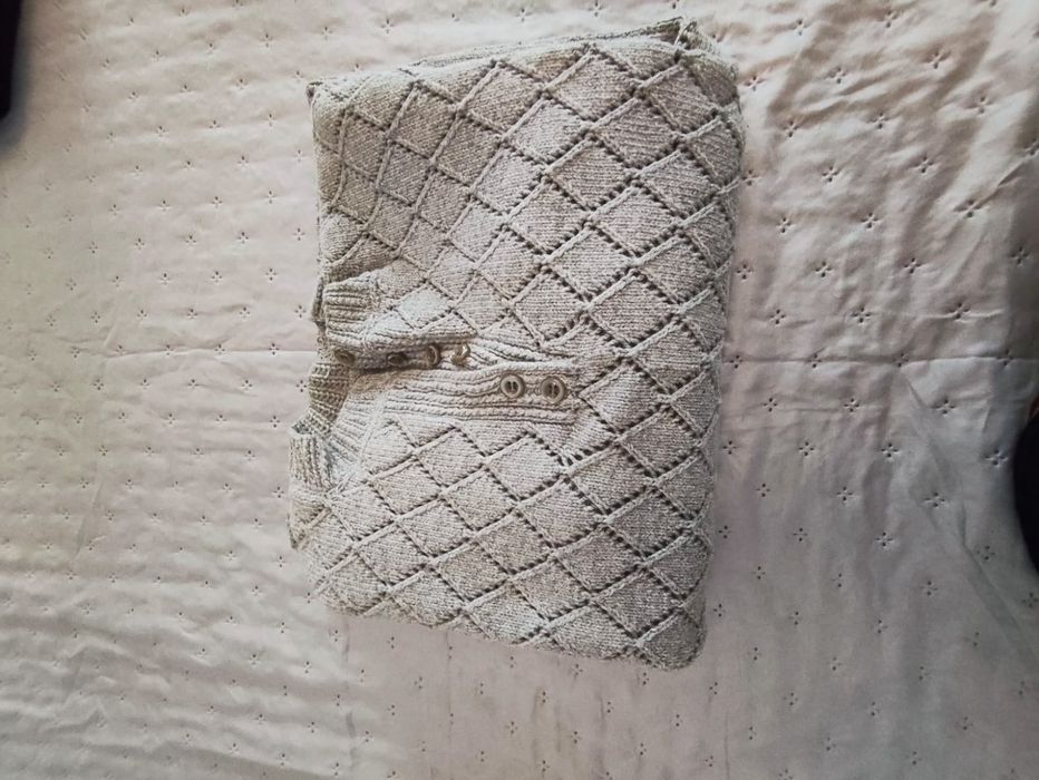 Pulover din lâniță lucrat manual