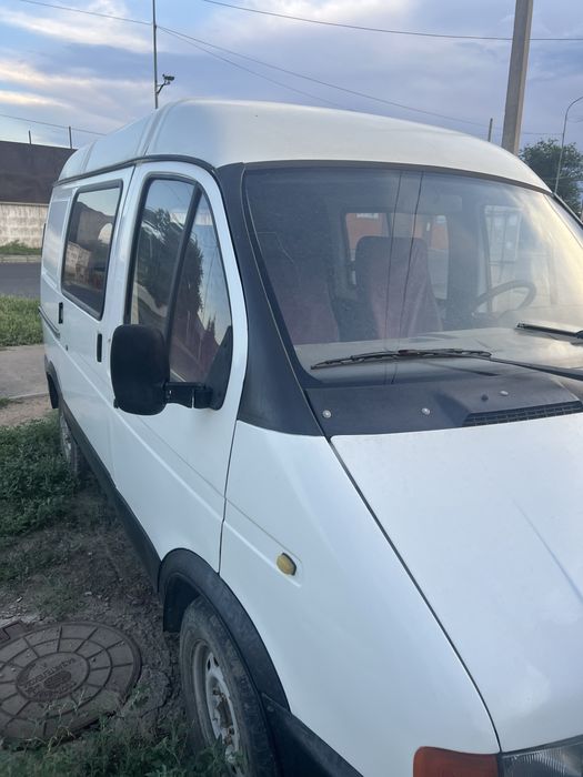 Продам автомобиль Газ  Соболь 2000 года.