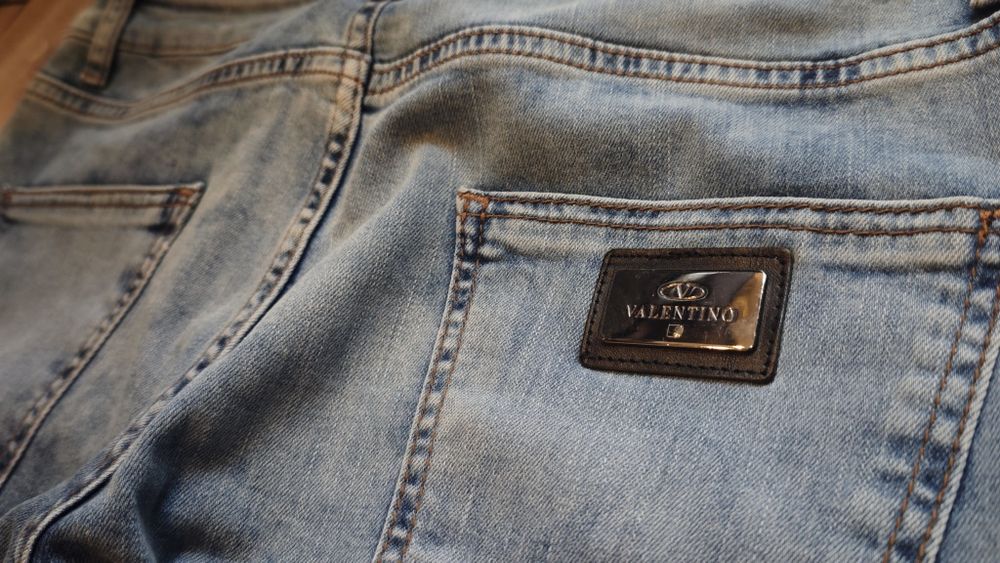 Стилни Мъжки Дънки Valentino – Нови и Лимитирани!