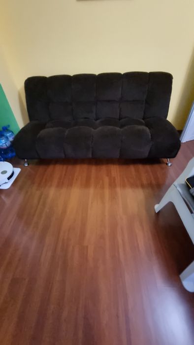 Продавам нов диван за хол