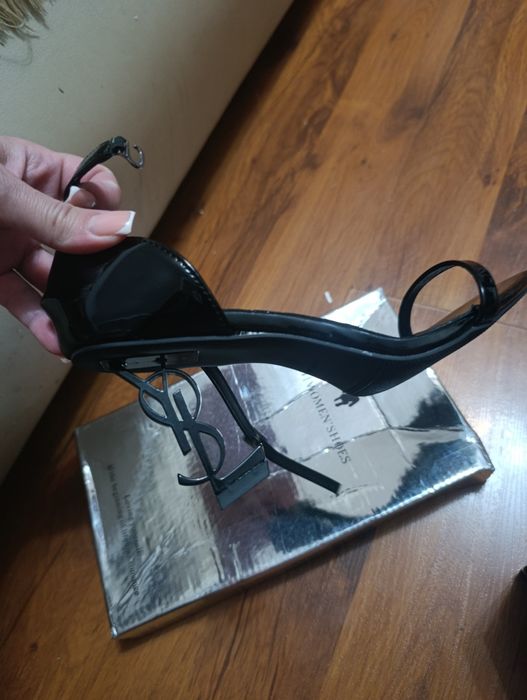 Продам  туфли новые