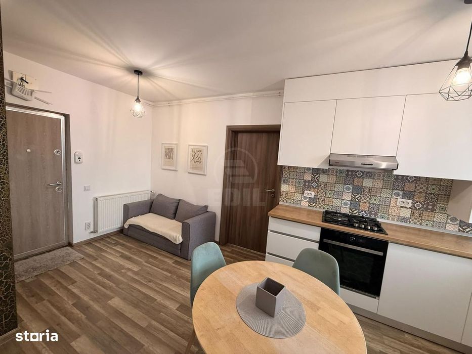 Apartament 2 camere semidecomandat zona Razoare