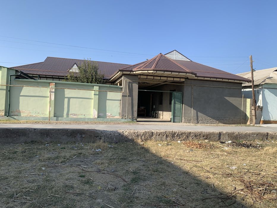 Uchastka yangi, xamma sharoitlari bor