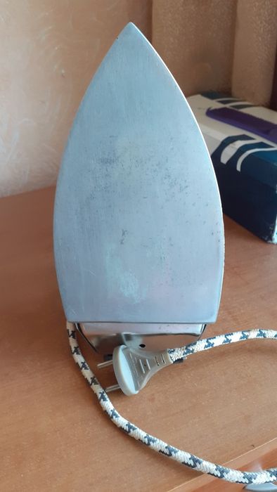 Продам утюг советский
