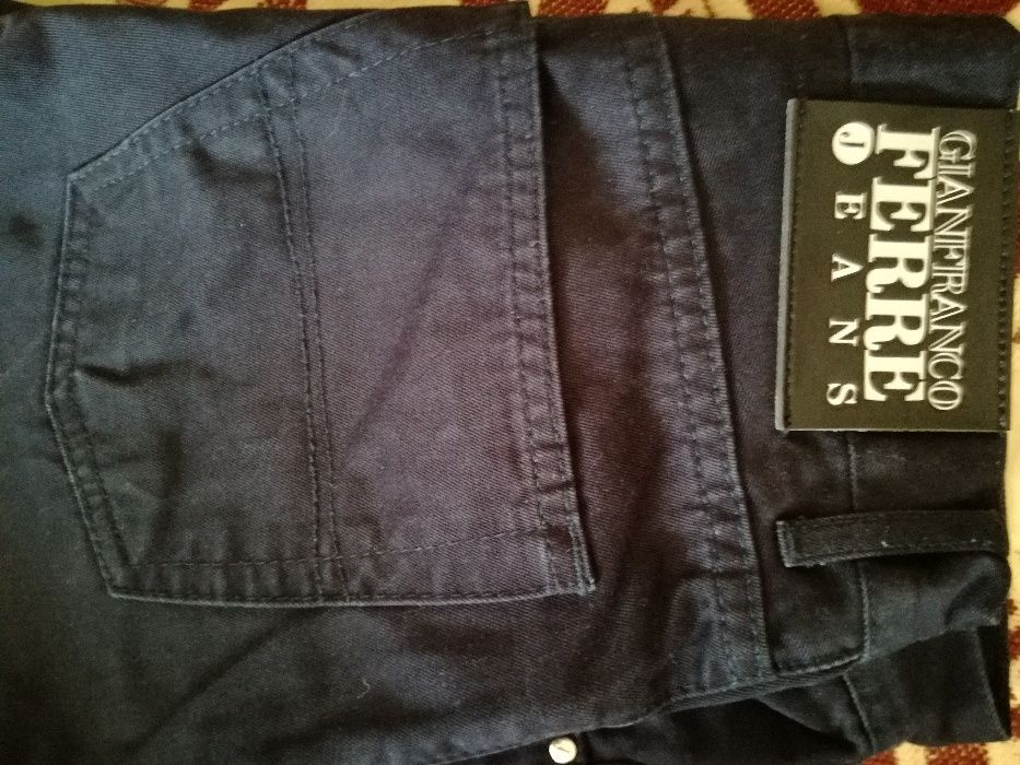 Продавам мъжки дънки GF FERRE