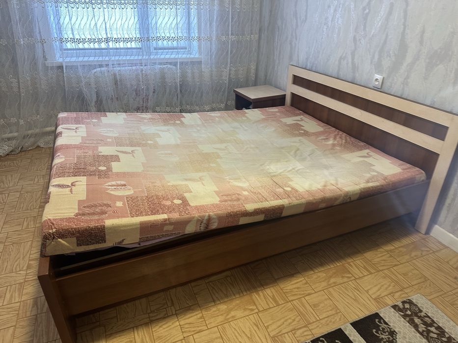 Продам Кровать 180х200 с матрасом
