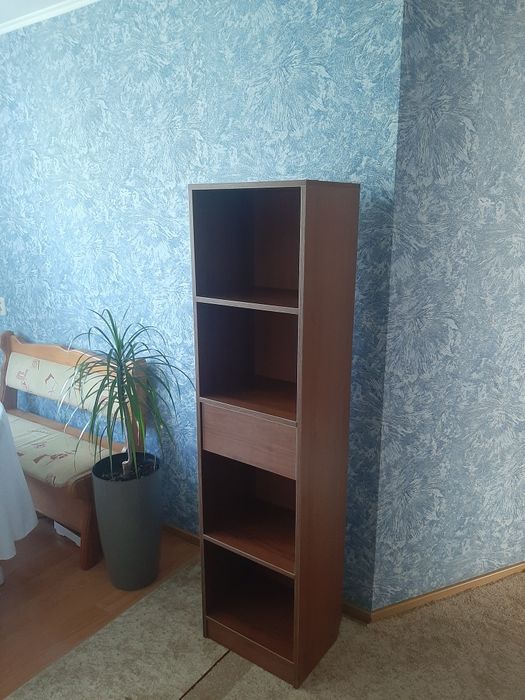 Продам шкаф-пенал с полками
