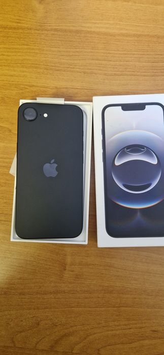 Vând Iphone 16e nou