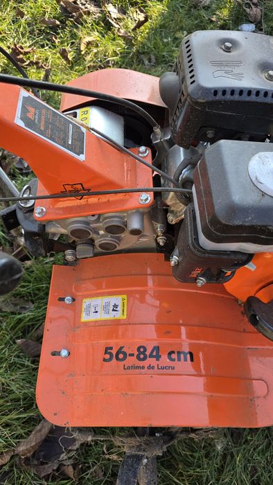 Vând motosapă    ..