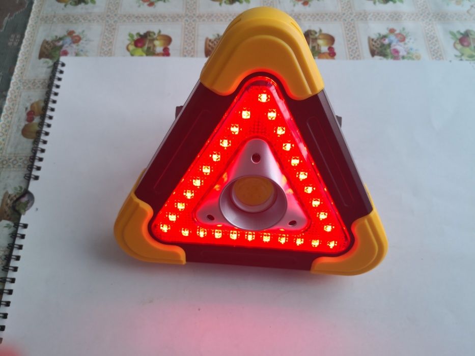 Triunghi reflectorizant 3in1 lanterna, baterie solara, triunghi