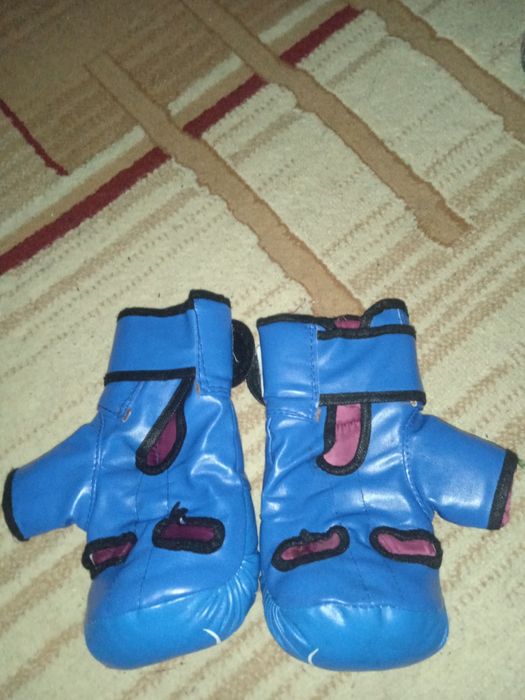 Шлем для бокса и перчатки